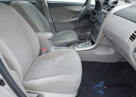 2013 Toyota Corolla Le z USA, uszkodzony, nr VIN 2T1BU4EE6DC115528